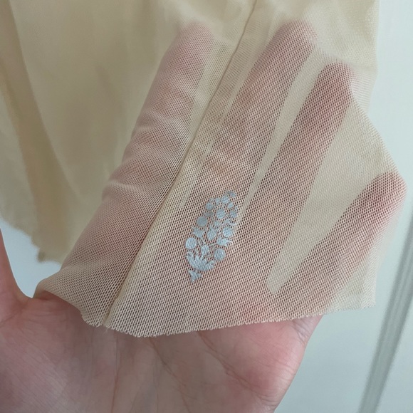 Free People sheer cropped cream razorback - Picture 2 of 4